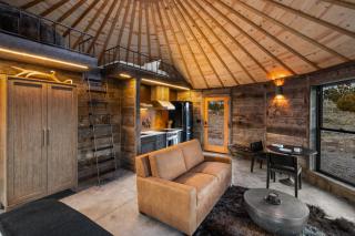 Mountain Yurt - Luxe Yellowstone Cabin I Condé Nast - Emigrant - 2