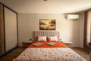 Luxury 2BR Escape & Mountain Views & Free Parking - 5