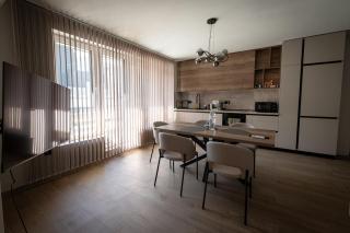 Luxury 2BR Escape & Mountain Views & Free Parking - 4