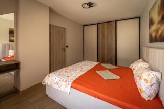 Luxury 2BR Escape & Mountain Views & Free Parking - 3