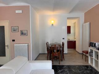 Spaziosa Casa Belvedere - 3 Minuti dal Centro di Barolo - 4