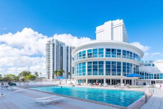 Castle Beach Club Apartments - 3