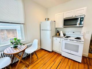 Downtown Newport Gem 1BR - H - 3