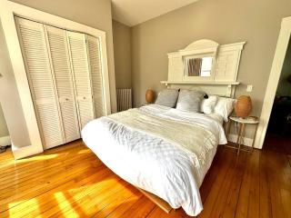 Downtown Newport Gem 1BR - H - 1