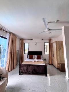Bamburi Designer studio Pool Wifi Netflix balcony - 9