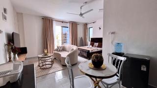 Bamburi Designer studio Pool Wifi Netflix balcony - 8