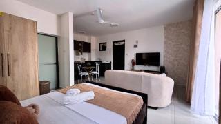 Bamburi Designer studio Pool Wifi Netflix balcony - 3