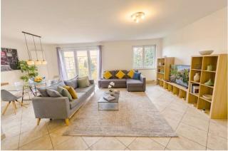 Perfect City Escape 2BR Flat w parking near the train station - 0