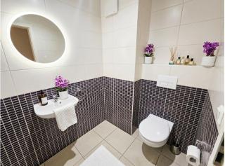 Perfect City Escape 2BR Flat w parking near the train station - 1