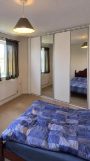 Cosy Double Room with Private Bathroom - 4