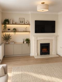 Cosy Double Room with Private Bathroom - 3