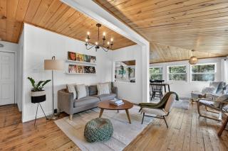 Cozy lakefront gem with amazing sunsets - 2
