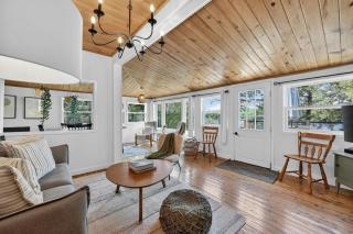 Cozy lakefront gem with amazing sunsets - 5
