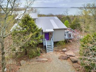 Amethyst Grove Lakeview Treehouse - 9