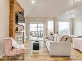 Blushing Ridge Lakeview Cabin with Jacuzzi - 0
