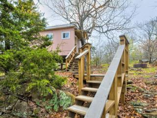 Blushing Ridge Lakeview Cabin with Jacuzzi - 9