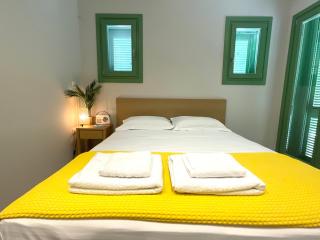 Elegant Aegina Apartment - 8