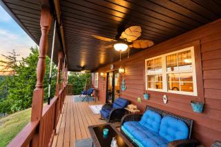 Lakefront Livin - Private Dock - Mtn Views - Game Room - 5
