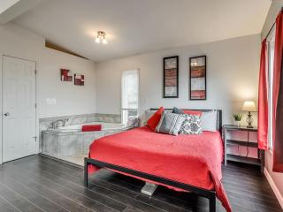 Ruby Outlook Lakeview Cabin with Private Jacuzzi - 8