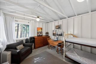 Cozy lakefront gem with amazing sunsets - 1