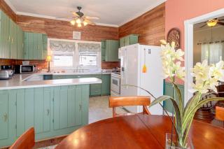 2 Mi to Dtwn Pensacola: Historic Home w/ Patio! - 9