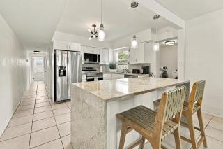 Walk to Cocoa Beach & Downtown 2BR w/ King Bed - 8