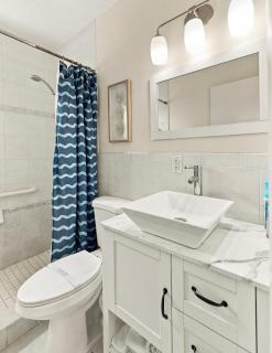 Walk to Cocoa Beach & Downtown 2BR w/ King Bed - 2