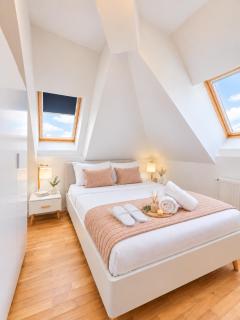 Central Skylight Suites 16 - 9