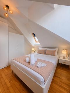 Central Skylight Suites 16 - 7