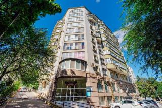Central Chisinau 10-Min Walk to National Wine Day - 2