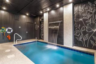 Emberfall New Luxury Cabin Private Indoor Heated Pool Golf SIM Sauna Hot Tub - 4