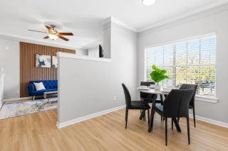 Elegant North Dallas Escape. Pool and Fitness - 8