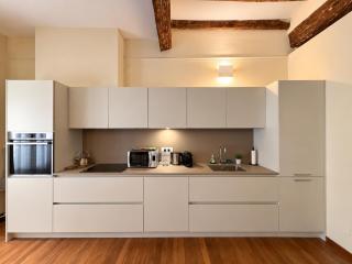 Elegant Home in the Heart of Bologna, Via de Musei - 3