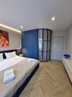 M&D Blue Art Gallery Suite Center - 7