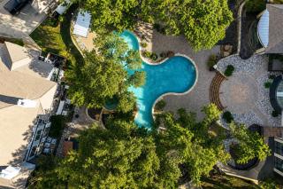 Elegant 1BR Getaway. Pool, Gym and Balcony - 8