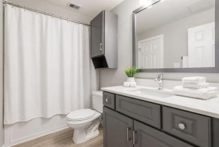 Elegant 1BR Getaway. Pool, Gym and Balcony - 1