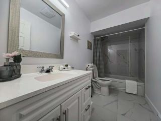 Modern Delson Home South Shore Montreal - 8