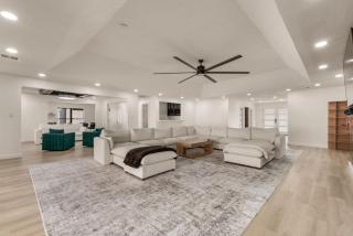 Luxury South Tulsa Retreat with Hot Tub and King Size Beds - 9