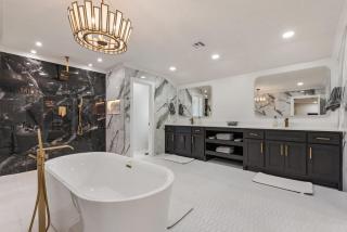 Luxury South Tulsa Retreat with Hot Tub and King Size Beds - 7