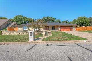 Luxury South Tulsa Retreat with Hot Tub and King Size Beds - 5