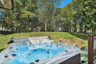 Poconos Ski Retreat w Hot Tub, Game Room, Firepit - 6
