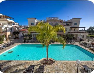 2-Bed Fully Furnished Apartment Central Paphos - 9