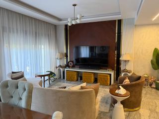 Unique 2 bedrooms garden apartment in eastown - 0