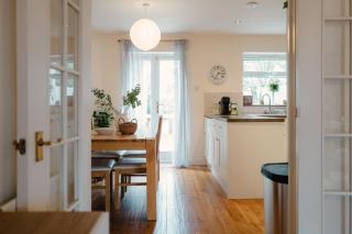 Spacious 3BR Home, Free Parking, Great Location - 9