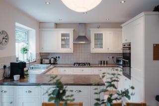 Spacious 3BR Home, Free Parking, Great Location - 7