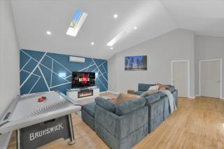 Poconos Ski Retreat w Hot Tub, Game Room, Firepit - 5