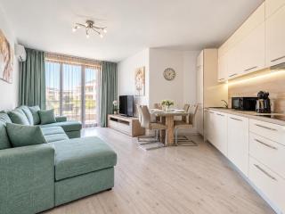 Modern Family Apartment at Millennium 2 - Pool & Spa - 1