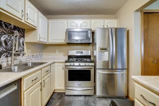 Explore the Twin Cities! Cozy & Spacious Retreat - 2