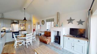 Sophies, The Bay, 2 bedrooms with ensuites, parking with EV point, 2 dogs welcome - Filey - 6