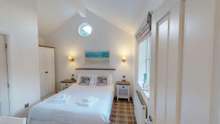 Sophies, The Bay, 2 bedrooms with ensuites, parking with EV point, 2 dogs welcome - Filey - 3